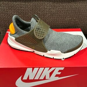 NIKE SOCK DART